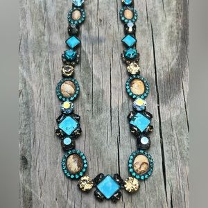 Gorgeous blue Sorrelli statement necklace